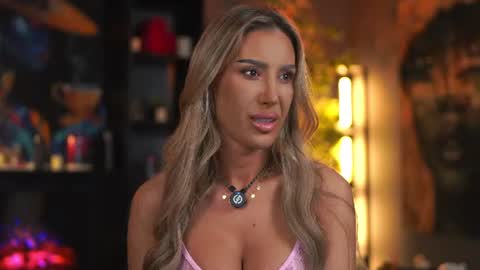 Evelyn online show from August 3, 6:13 pm