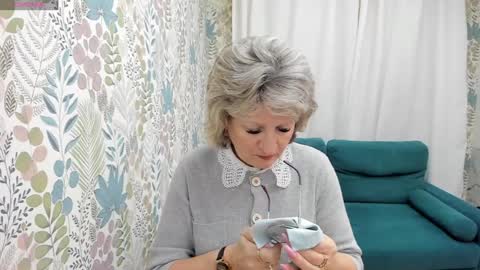 Evelyn online show from January 27, 5:03 am