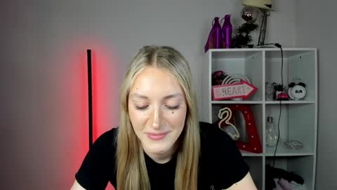 evelynblond online show from June 4, 2:43 pm