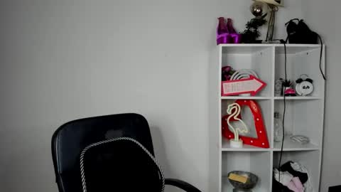 evelynblond online show from June 11, 12:46 pm