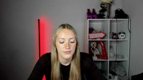 evelynblond online show from June 17, 12:50 pm