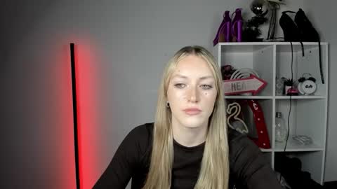 evelynblond online show from June 9, 12:48 pm