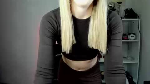 evelynblond online show from June 24, 1:54 pm