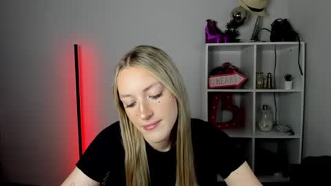 evelynblond online show from July 1, 12:48 pm