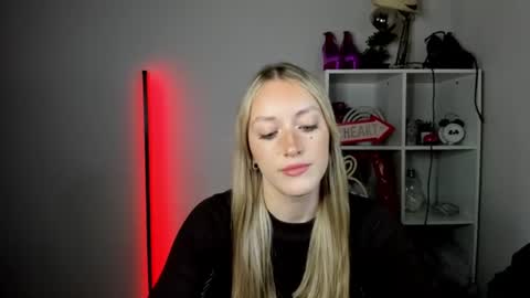 evelynblond online show from June 16, 12:39 pm