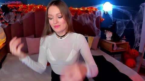 Evelyn online show from October 21, 1:53 am