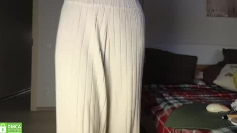 evi_woow online show from November 17, 10:10 pm