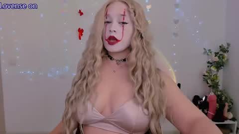 evilla_brill online show from June 7, 9:27 am