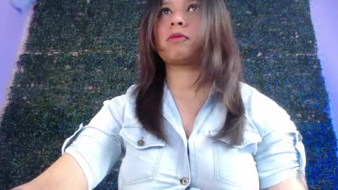 Im Evy online show from May 4, 4:44 pm