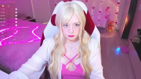 Snapshot of exhoneyangel chatting on March 5, 8:00 am Amy online show from March 5, 8:00 am