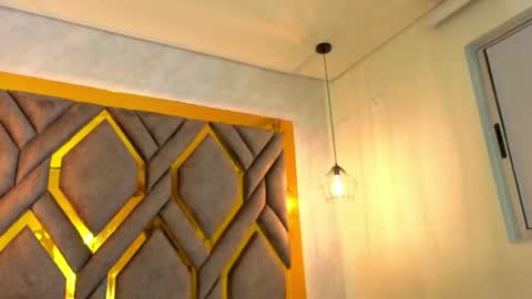 ey_im_simone_ online show from June 15, 11:54 am
