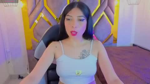 ey_im_simone_ online show from May 4, 12:09 pm