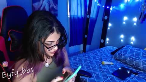 Snapshot of eyfy_bbs chatting on December 26, 8:32 pm Nadia online show from December 26, 8:32 pm