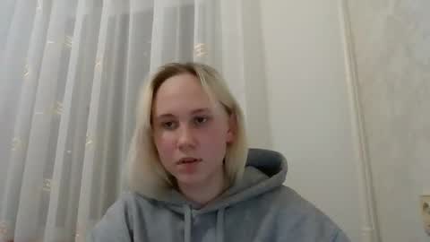 Snapshot of fairyfeller_ chatting on October 1, 4:34 pm fairyfeller_ online show from October 1, 4:34 pm