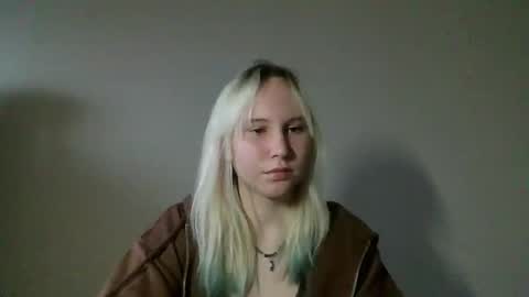 Snapshot of fairyfeller_ chatting on October 16, 3:09 am fairyfeller_ online show from October 16, 3:09 am