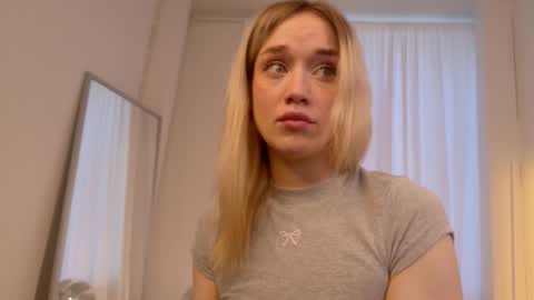 fancyamelia online show from September 28, 2:33 pm