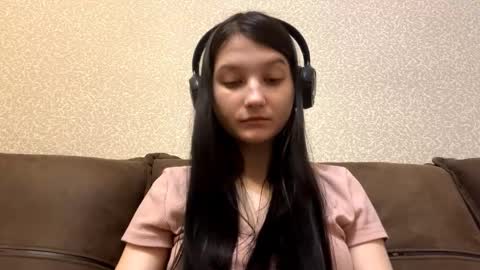 Aurora 18yo online show from February 3, 9:25 am