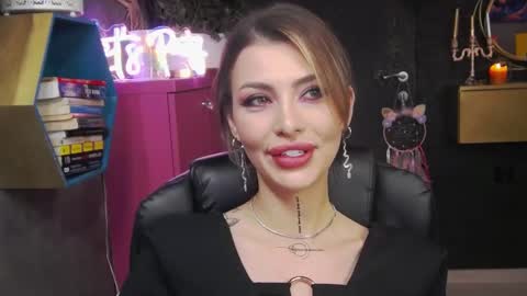 Snapshot of fetishsarah chatting on February 26, 7:40 pm Sarah online show from February 26, 7:40 pm