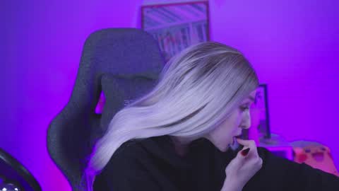 Snapshot of filipinaadams chatting on December 21, 8:28 am cap  online show from December 21, 8:28 am