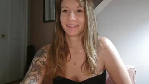 Snapshot of findomgoddessnatalia chatting on October 5, 11:54 pm Goddess Natalia Findom online show from October 5, 11:54 pm