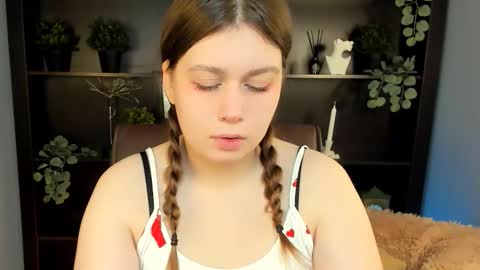 fiora online show from November 24, 7:10 am