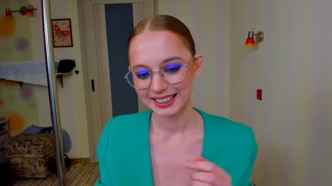 Snapshot of fire_luna chatting on October 21, 1:15 pm fire_luna online show from October 21, 1:15 pm