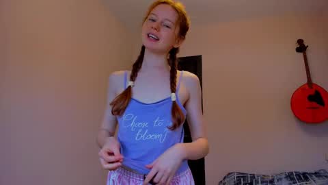 Snapshot of fire_luna chatting on December 12, 7:41 am fire_luna online show from December 12, 7:41 am