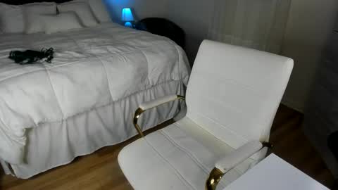 Jamie or Frisky  online show from December 18, 10:35 pm