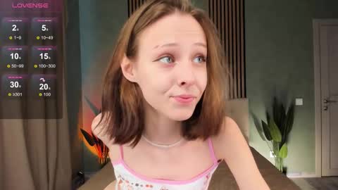 im Linda please give me thumbs up online show from October 12, 9:55 am