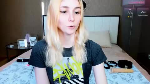 Snapshot of fleximona chatting on October 17, 9:45 am FlexiMona online show from October 17, 9:45 am