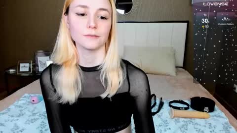 Snapshot of fleximona chatting on October 4, 9:37 am FlexiMona online show from October 4, 9:37 am