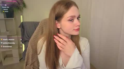 Snapshot of flirtypixy chatting on October 20, 12:24 am Polly online show from October 20, 12:24 am