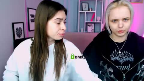 Snapshot of flora_ri chatting on February 11, 10:14 am just ask me online show from February 11, 10:14 am