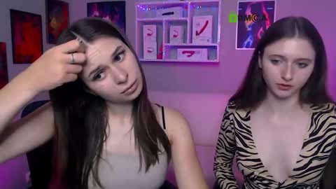Snapshot of flora_ri chatting on September 26, 8:17 pm just ask me online show from September 26, 8:17 pm