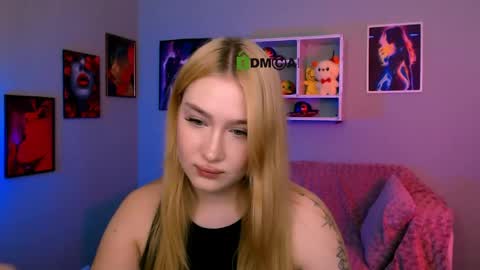 florence_barker online show from May 16, 7:24 pm