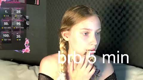 fluffy_cloude online show from July 28, 3:32 pm