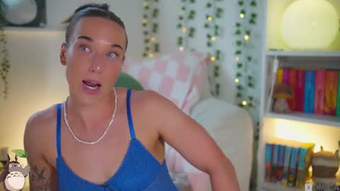 Em      online show from July 9, 3:47 pm