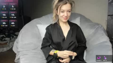 Snapshot of foxy_blond chatting on March 5, 3:29 am Foxy online show from March 5, 3:29 am