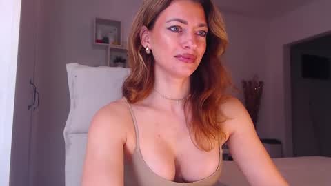 Adela - Single mom. 40 y online show from November 21, 7:54 am