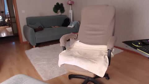 Milena online show from November 19, 1:11 pm