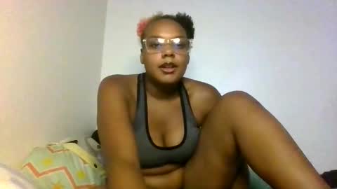 foxygoddess18 online show from May 10, 11:29 pm