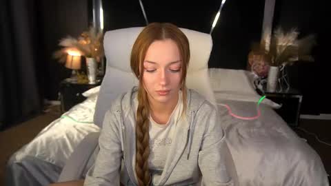 Maya online show from November 9, 9:00 pm