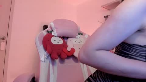 Snapshot of francesca_7 chatting on January 7, 12:03 am francesca_7 online show from January 7, 12:03 am
