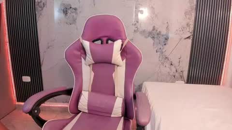 Laura online show from June 20, 7:28 pm