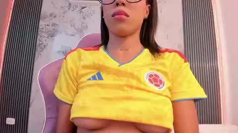 Laura online show from June 17, 10:00 pm