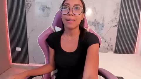 Laura online show from June 25, 7:26 pm