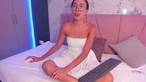 Laura online show from July 22, 7:26 pm