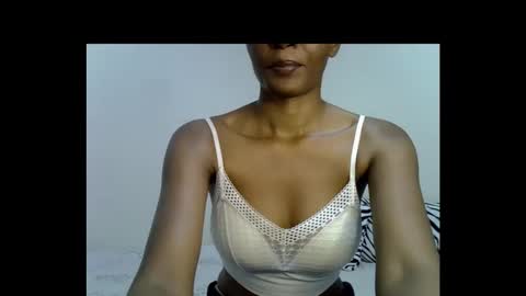 mia  online show from November 28, 7:50 pm