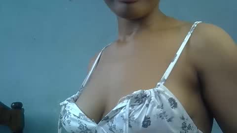FreakyTrixie online show from May 10, 6:04 am