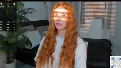 Snapshot of freckle_diyana chatting on February 23, 10:38 pm Diyana online show from February 23, 10:38 pm